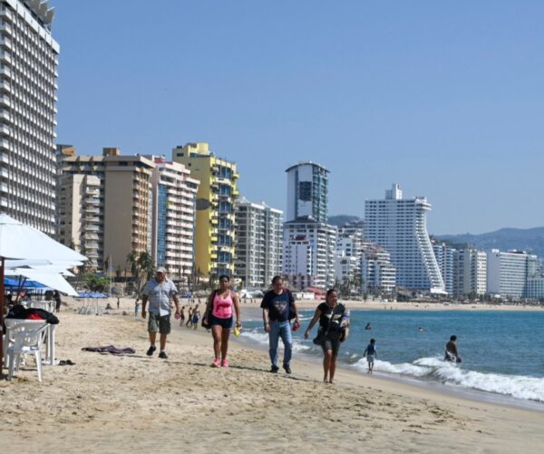 Asegura AMLO que Acapulco vuelve a la normalidad “poco a poco”; van 31 desaparecidos