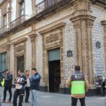 Rescatan a puercoespín atrapado en la copa de un árbol en la Venustiano Carranza