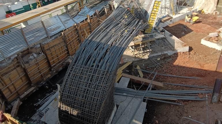 Estructura colapsa en obras del paradero del Metro Santa Martha