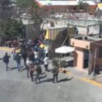 Bomberos atienden fuerte incendio en predio de Teoloyucan