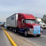 AMLO exhibe objetos usados por normalistas de Ayotzinapa en asalto a Palacio Nacional