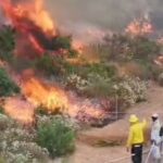 Olas del mar arrastran dos cuerpos hasta playa Revolcadero en Acapulco