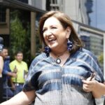Rescatan a mujer que escapó por una marquesina tras ser golpeada por su esposo