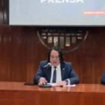Tráiler se atora en el desnivel de Taxqueña: afecta vialidad en Calzada de Tlalpan