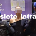 Se atora tráiler en bajo puente de Viaducto Río Becerra