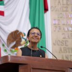 Residente presenta canción de Prudence en concierto masivo en el Zócalo