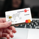 Trabajadores del HEP de Chiapas protestan tras recibir tarjetas Broxel sin fondos