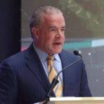 Claudia Sheinbaum asiste al sorteo del Mundial 2026, saca la pelotita de México