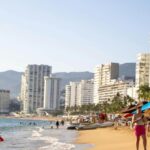 Sheinbaum anuncia que acuerdo para bajar comisiones en gasolineras entrará en vigor el 1 de mayo