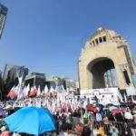 Petro acude a votar en las elecciones presidenciales y desata críticas por mostrar su boleta marcada