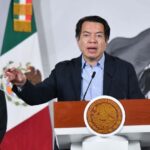 Protestan contra normas de vestimenta en Afganistán y policías reprimen a los manifestantes