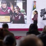 “Vemos las redes sociales y pensamos que esa es la realidad”, se queja Sheinbaum de la difusión de noticias falsas con IA y bots
