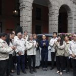 Diputada Kenia López Rabadán entrega reconocimiento a la bailarina de ballet Elisa Carrillo Cabrera